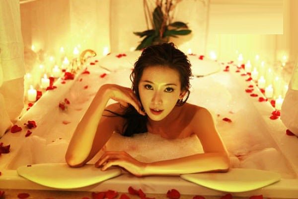 Những màn 'tắm tiên' nóng bỏng của mỹ nhân Hoa ngữ 