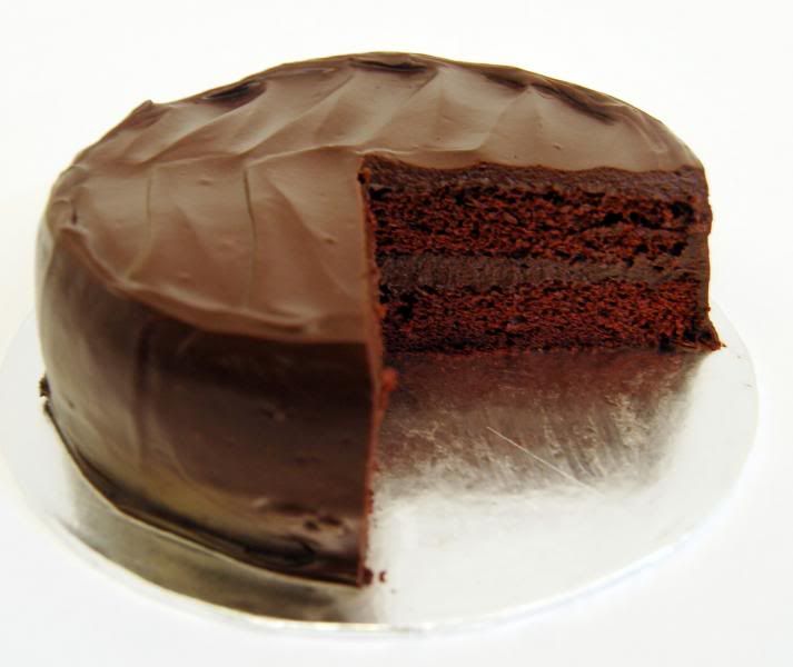 mid_all_chocolate_cake2.jpg