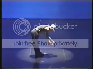 2flv_000102402.jpg